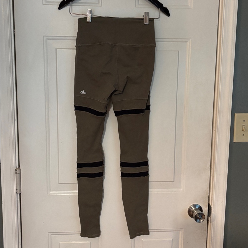 Alo leggings - Picture 4 of 5